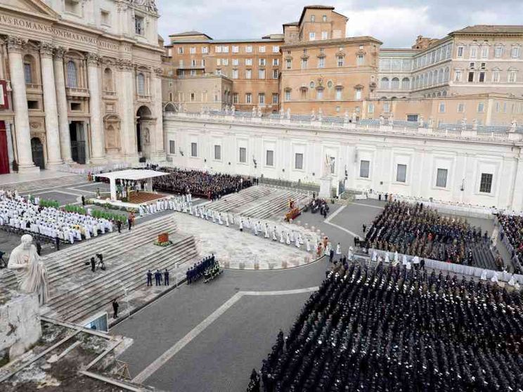 Il Papa: «Mai lasciarsi sedurre da spirito di guerra ed armi»