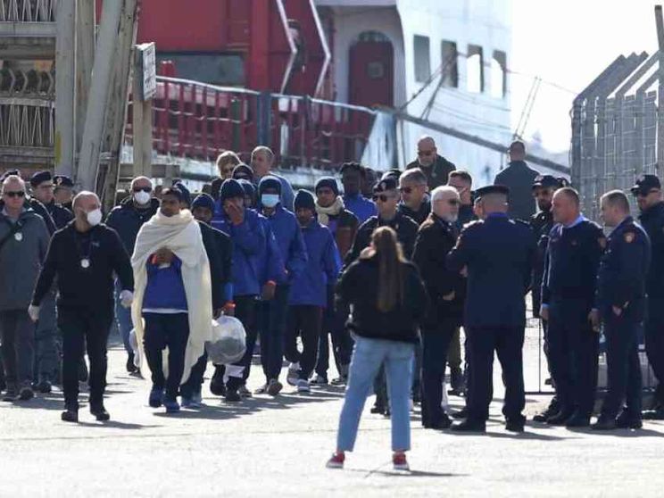 L'idea del governo: convertire i centri in Albania in Cpr. Cosa vuol dire