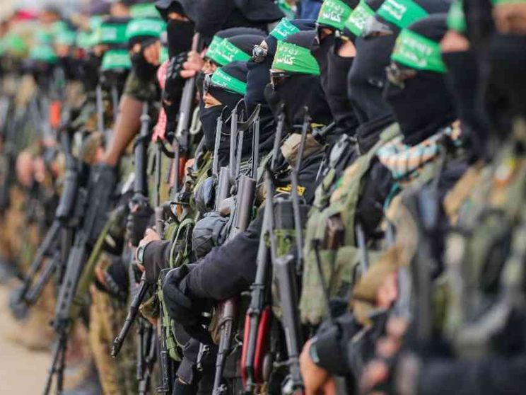 Hamas rinvia il prossimo rilascio di ostaggi: la tregua è a rischio?