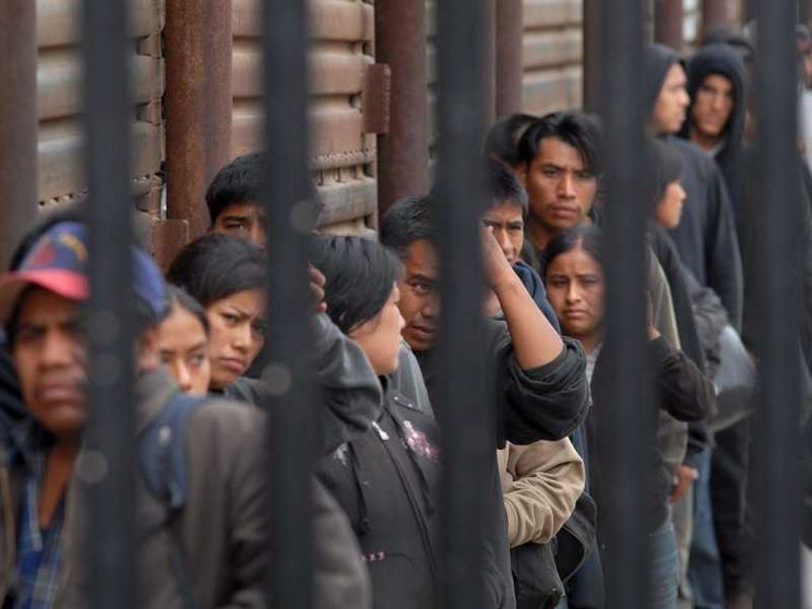 Il Papa ai vescovi Usa: «Deportare le persone lede la dignità umana»