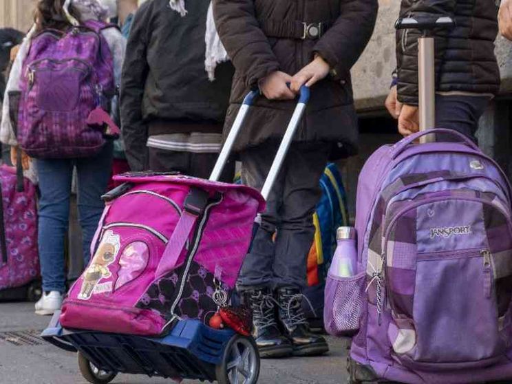 Due genitori sono stati arrestati perché minacciavano la maestra del figlio