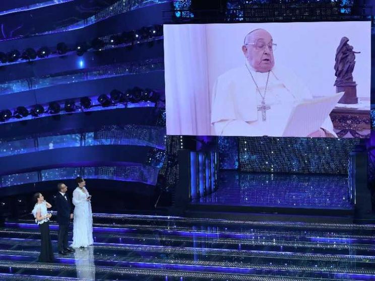 Le fake news sul messaggio del Papa: così Carlo Conti ha spento le polemiche