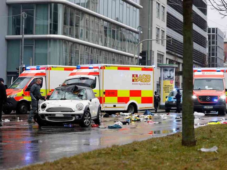 Auto sulla folla a Monaco di Baviera. «È un attentato»