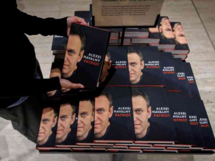 A un anno dalla morte di Navalny, Putin divide e batte ancora l’opposizione