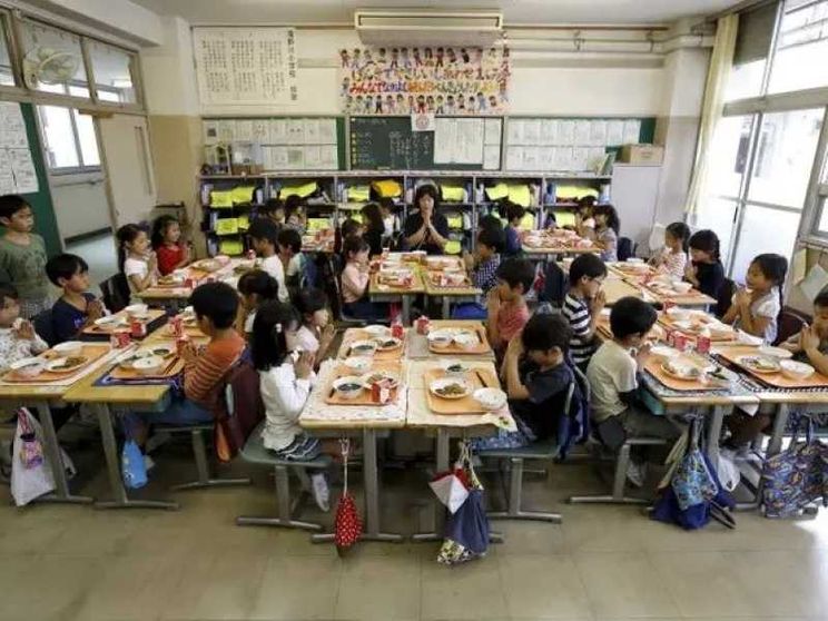 In Giappone le mense dei bambini sono un posto di ritrovo per i genitori