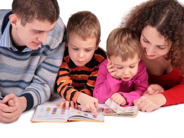 "Mio figlio non legge più". Ma i genitori che esempio danno?
