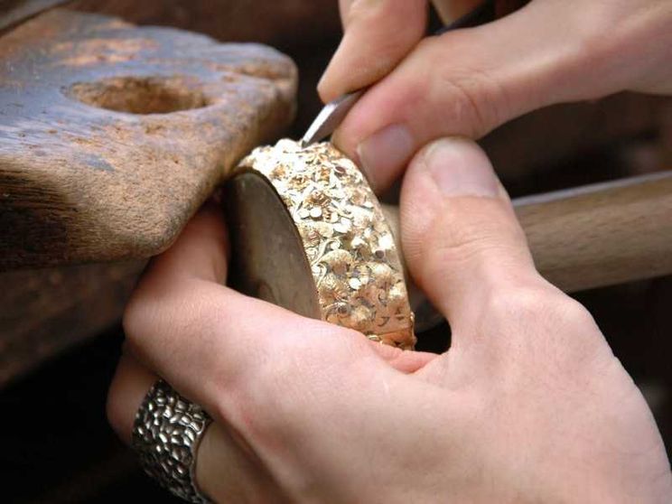 L'oro di Valenza non brilla più: è allarme occupazionale