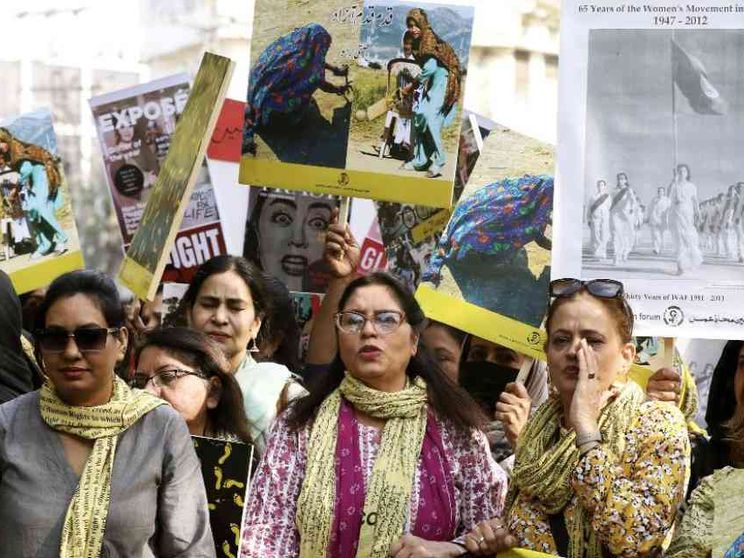 Coppia indiana uccide la colf 13enne: aveva rubato i cioccolatini