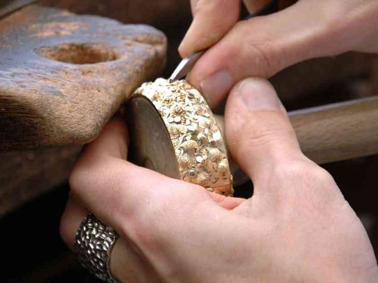 L'oro di Valenza non brilla più: è allarme occupazionale