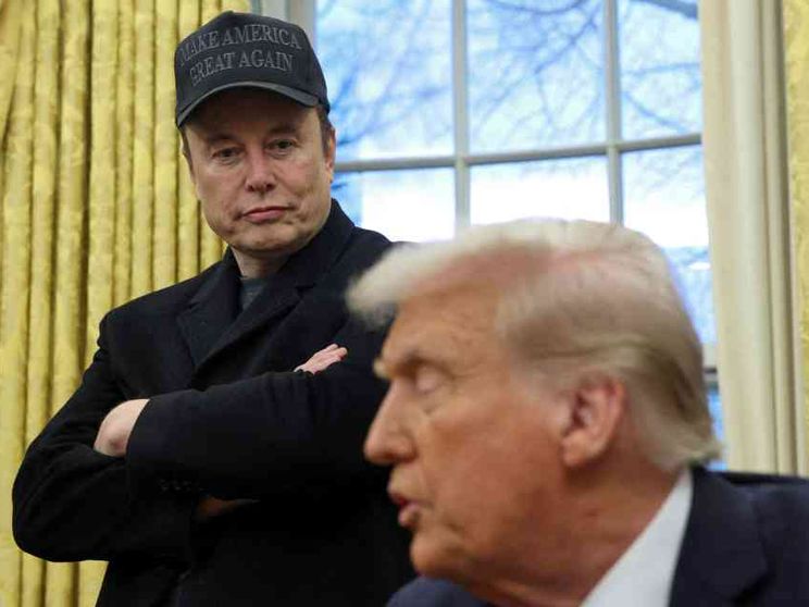 Trump torna alla carica: Zelensky? «Un dittatore e un pessimo comico»