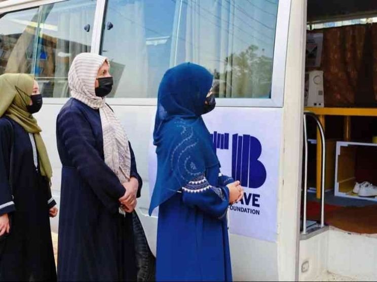 Sarte, panettiere, ricamatrici: il bus che dona un futuro alle donne