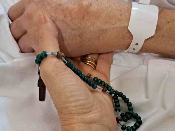 «Mamma ha 98 anni e sta male». Ma il diritto alle cure palliative è negato