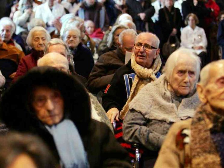 Over 65, religiosi ma non troppo. Come è cambiata la fede vissuta