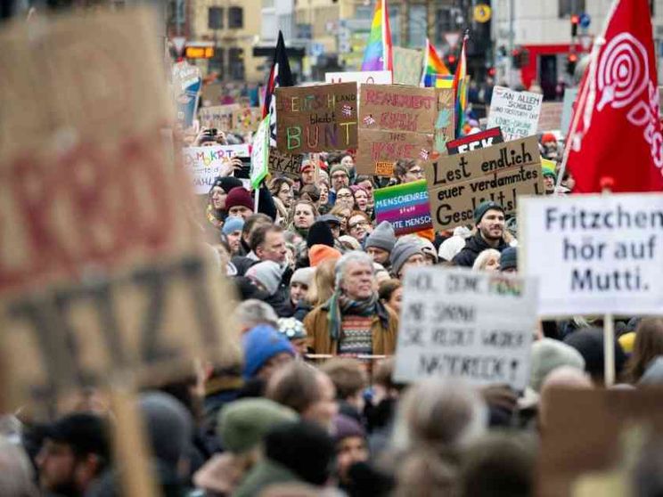 Voti sulla pelle dei migranti. Ecco la Germania che non ci sta