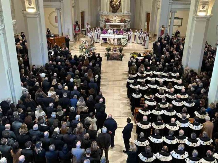 Il commovente addio a Scambia, ricercatore infaticabile e docente visionario