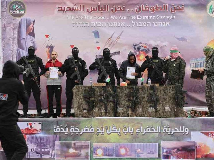 Hamas ha liberato gli ostaggi mettendo in scena l'ormai consueto rituale