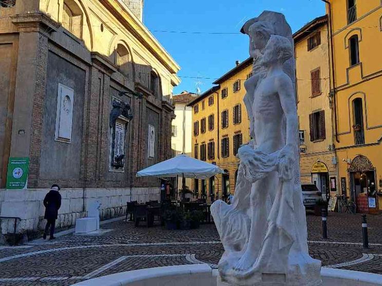 L'accusa di untori, i pianti di don Filippo: cos'è Alzano a 5 anni dal Covid