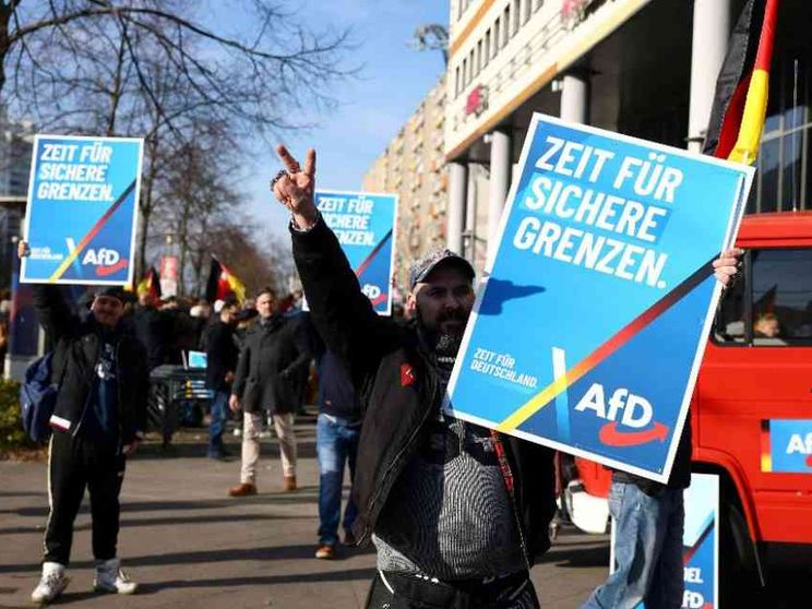 A Erfurt, dove l'Afd canta già vittoria: «Ci riprendiamo la Germania»
