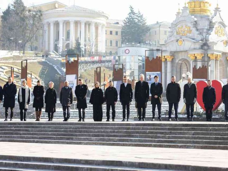 L'anniversario della guerra sotto una pioggia di droni russi. L'Europa a Kiev