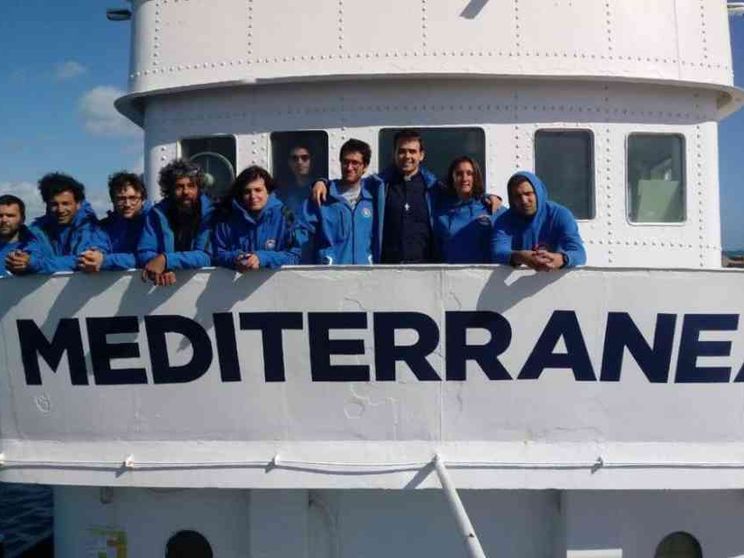 La Ong Mediterranea: «Anche don Mattia Ferrari è stato spiato»