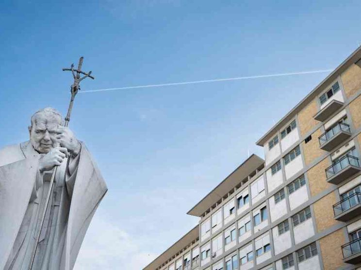 Dalla polmonite alle trasfusioni: come capire il quadro clinico del Papa