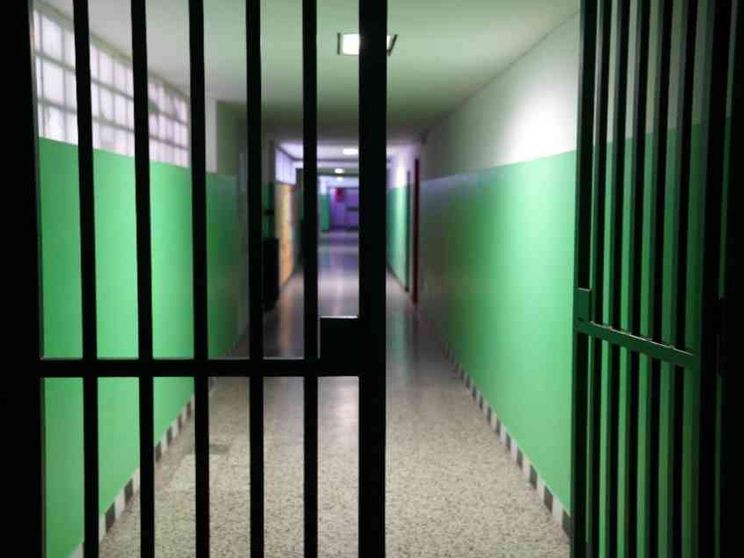 Droga e telefonini nelle nostre carceri: maxi-blitz e 116 indagati