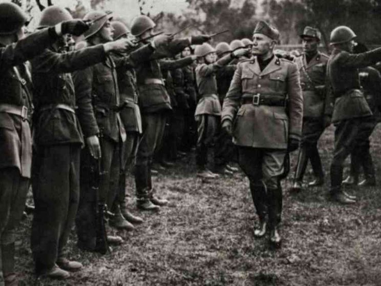 Salò revoca la cittadinanza a Mussolini