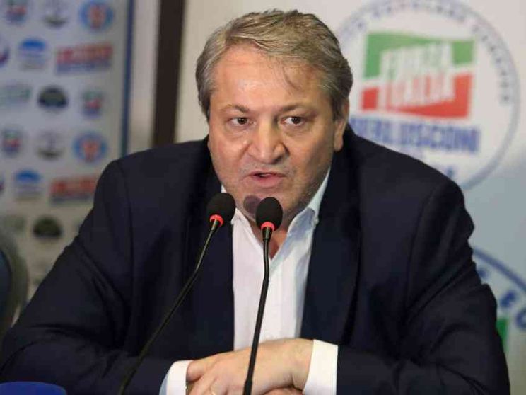 Il presidente del Molise: sono indagato per corruzione