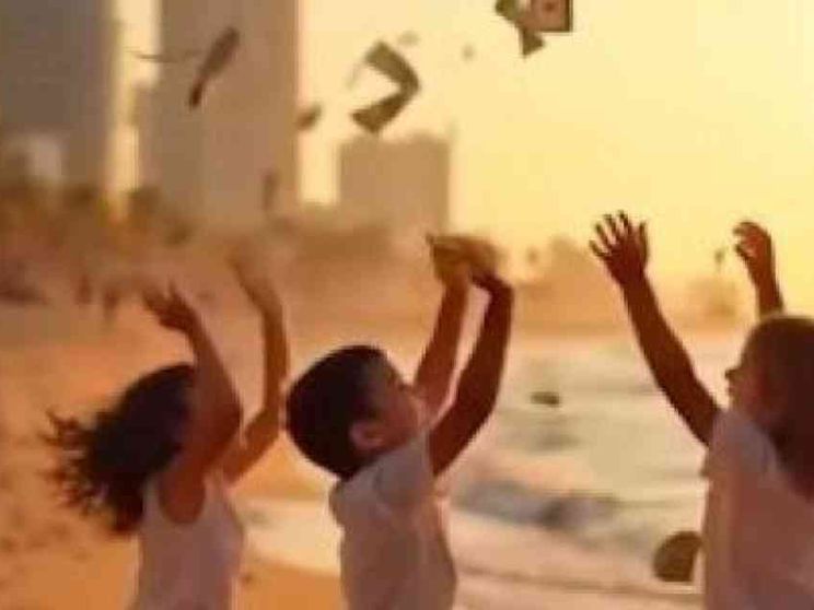 Grattacieli, oro e balli: video-choc rilanciato da Trump imbarazza il governo