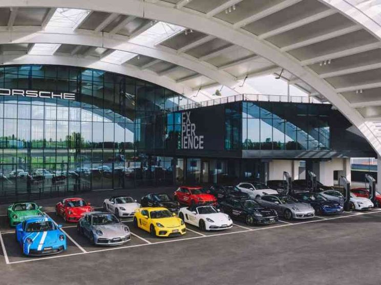 Non solo automobili: Porsche ora vende "esperienze"