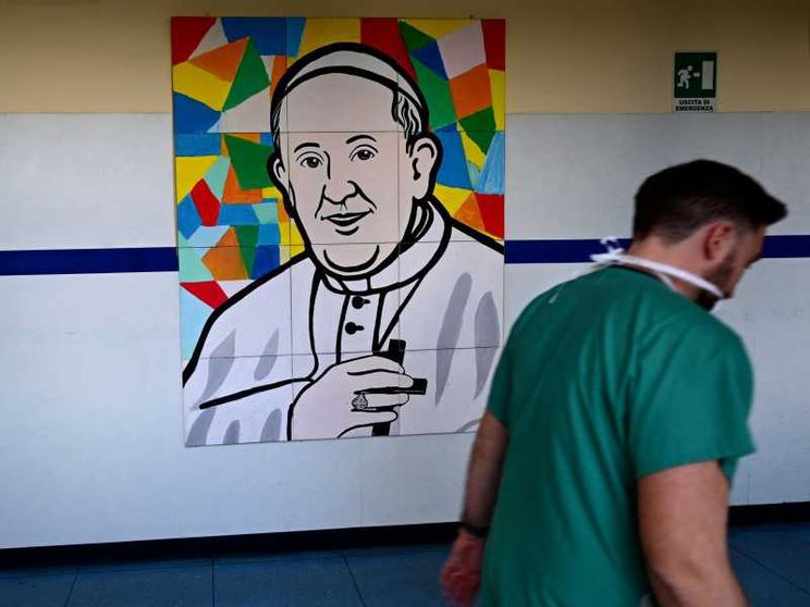 Per il Papa notte tranquilla. «Non ci sono state altre crisi»