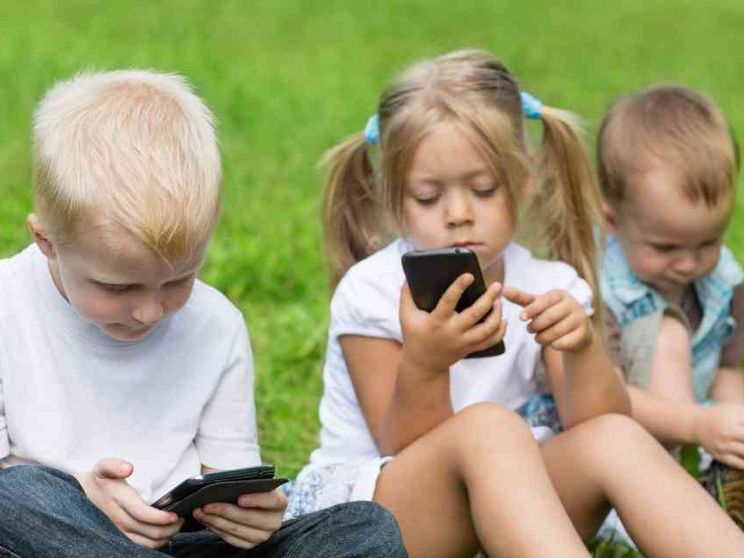 Non è mai abbastanza tardi per lo smartphone, una ricerca spiega perché