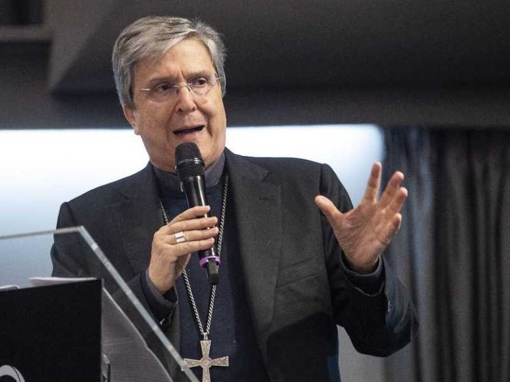 Savino (Cei): la lezione del Papa all'ospedale? Stare a fianco dei malati
