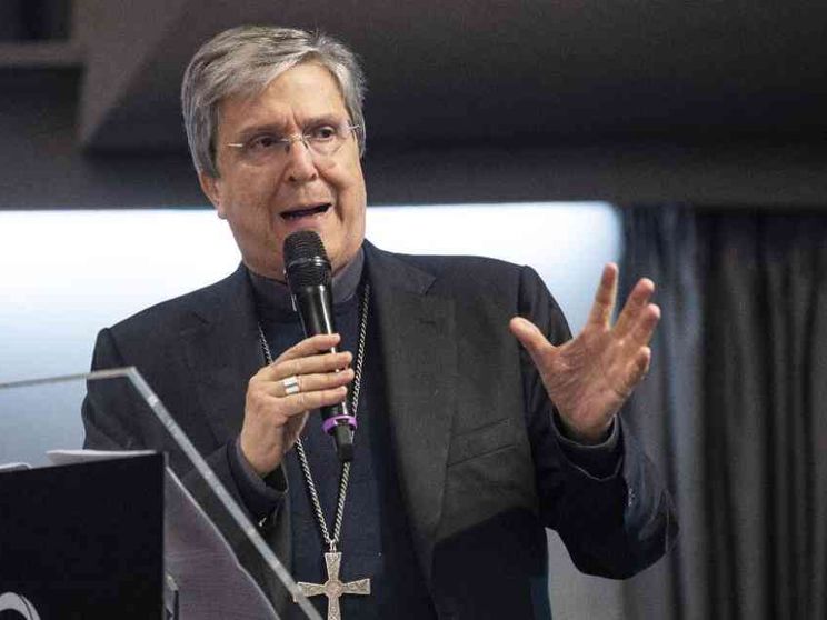 Savino (Cei): la lezione del Papa all'ospedale? Stare a fianco dei malati