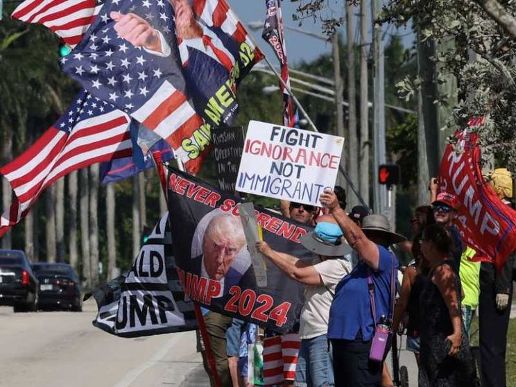 Perché Trump scrive che si deve pensare meno a Putin e più a migranti «stupratori»