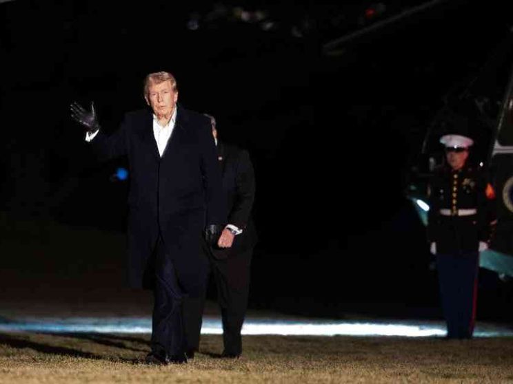 Trump sferza Zelensky: «Non vuole la pace, stop alle armi»