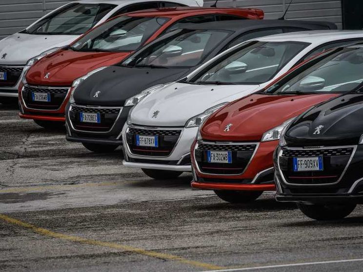 L'Europa si ravvede: ora l'auto ha 3 anni per evitare le multe