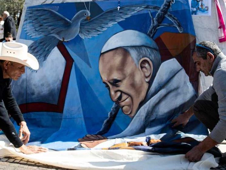 Il Papa prosegue con le cure e la fisioterapia motoria