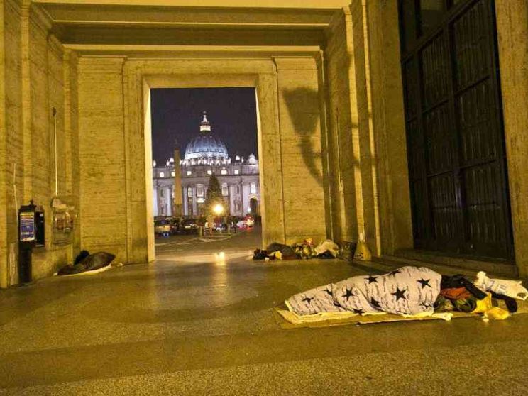 Papa Francesco ha donato un milione di euro per l'emergenza casa