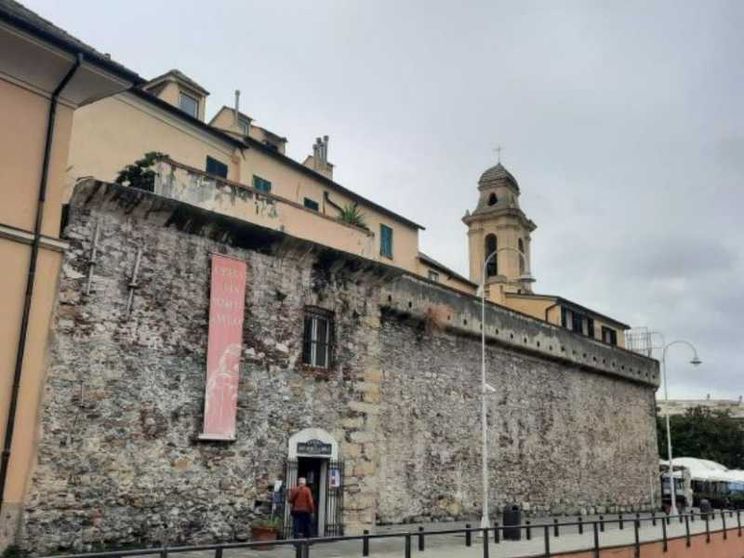 La sfida di dare vita a una comunità tra i carrugi nella zona del porto
