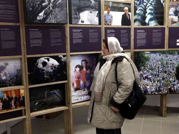 Tensione in Bosnia, il memoriale di Srebrenica chiuso per motivi di sicurezza