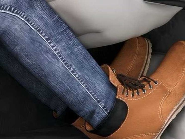 Sicurezza in auto: arriva l'airbag per i piedi