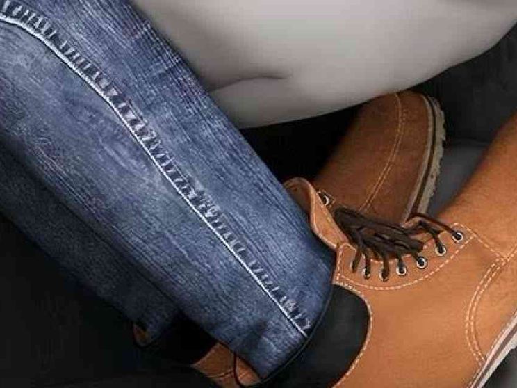 Sicurezza in auto: arriva l'airbag per i piedi