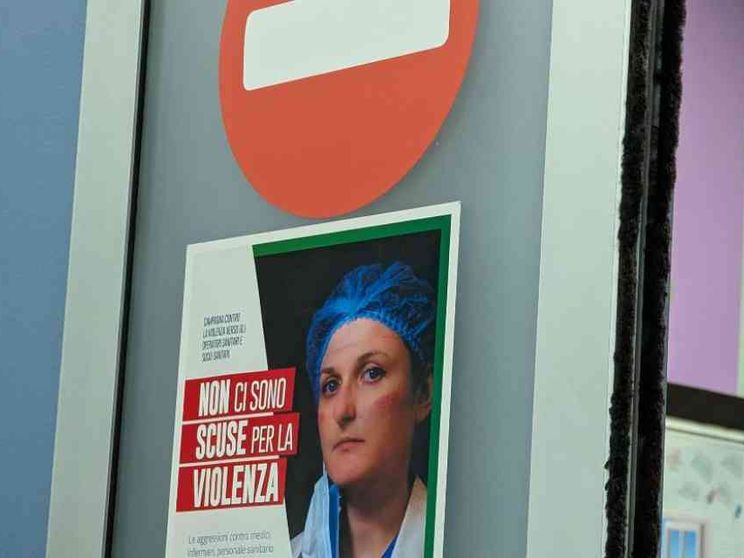 I medici e gli infermieri aggrediti in Italia sono stati 18mila in un anno