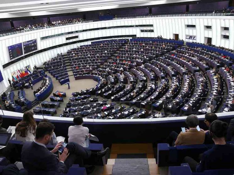 Riarmo, voto spacca Italia. Maggioranza divisa, Pd dilaniato fra sì e astenuti