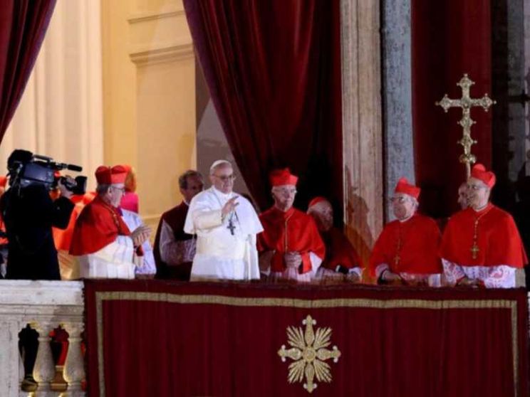 «Vescovo e popolo»: il pontificato di Francesco visto da vicino