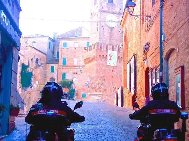 Laura e le altre, quando la brutalità colpisce le donne