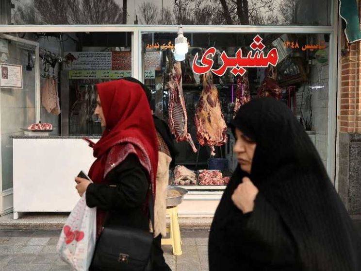 L'Iran ora usa i droni per arrestare le donne senza velo