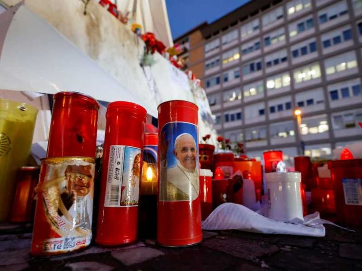 Il Papa stabile. Confermati i miglioramenti