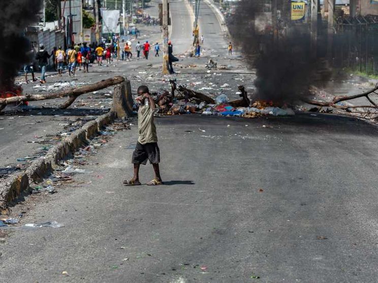 I bambini di Haiti in ostaggio delle gang: «Sparo, ma vorrei solo giocare»